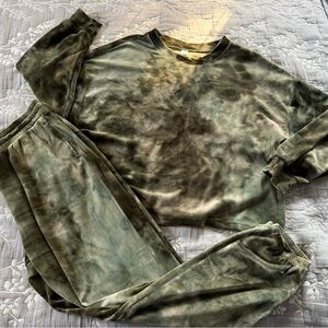 Old Navy Women’s Tie-Dye Velour Outfit - Olive Green